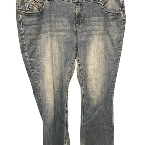 Super cute boot cut jeans with embroidered pockets ZCO JEANS size 22W - Picture 1 of 4